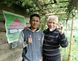 Professor di Rumah Koran