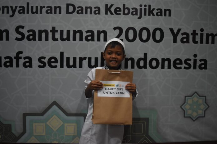 Kolaborasi Maybank Indonesia Bersama Wahdah Inspirasi Zakat Santuni Anak Yatim Mualaf Timor Timur