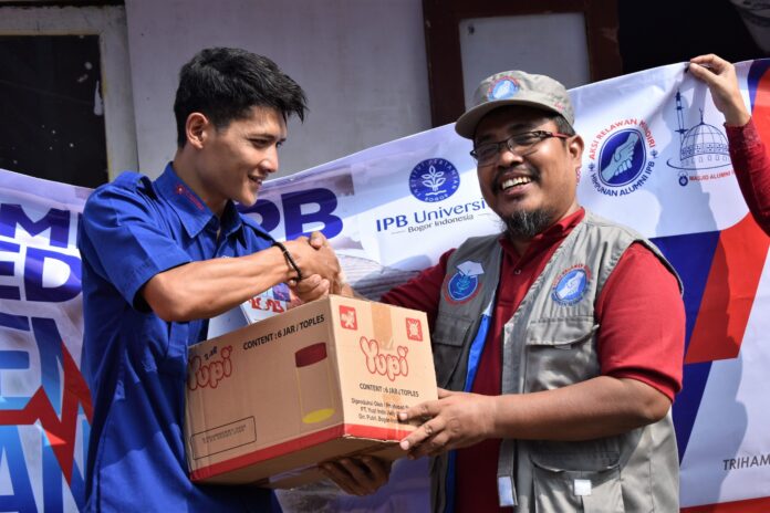 Rampungkan Program Pemulihan Gempa Cianjur, ARM HA-IPB Serahterimakan 2 Sumur Bor dan 35 Unit Huntara
