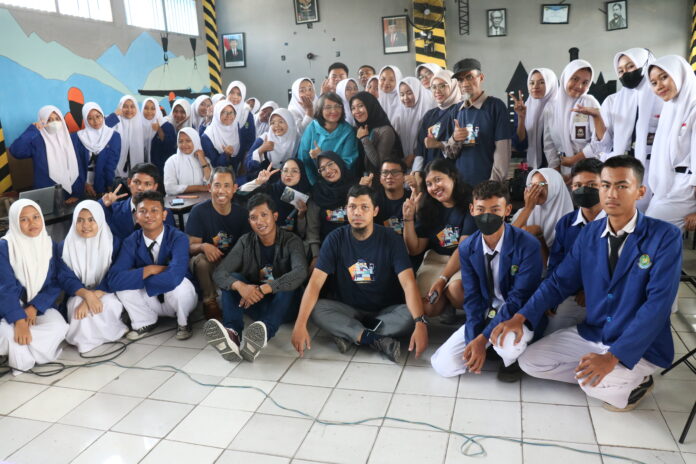 Mahasiswa Pasca Sarjana Paramadina Graduate School Of Paramadina Bekali Soft Skill Pelajar SMK Tridaya Bekasi