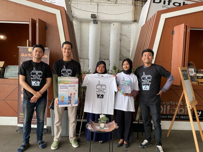 Meracik Kopi, Asa, dan Bahasa bersama Kedai Difabis