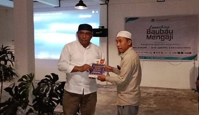 Wali Kota Baubau Laode Ahmad Monianse dan Wakil Ketua DPD Wahdah Islamiyah Baubau La Joni (Photo:Wahdahsultra.or.id)