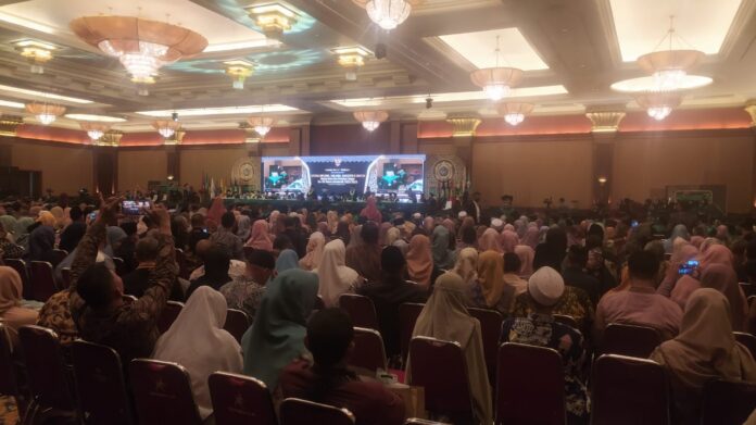 Kuliah di Dua Kampus UIKA Bogor dan LIPIA Jakarta, Hafidzah ini Meraih Predikat Cumlaude