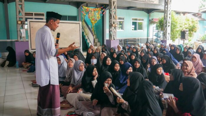 Pesantren Al Qur'an Terpadu Ruhul Jadid Tangerang Gelar Ceramah Motivasi Bersama DEA