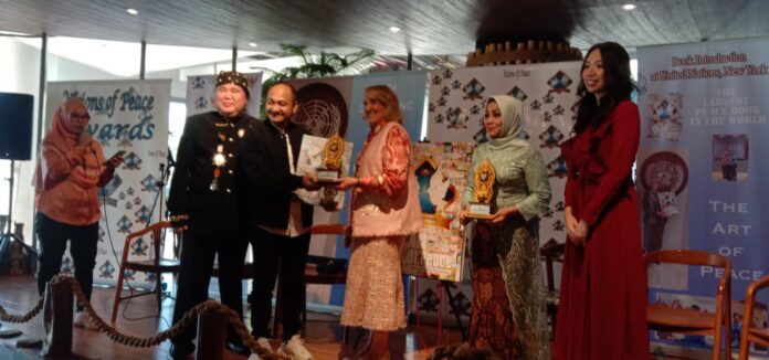 The Art Of Peace Karya Visions Of Peace Initiative Diluncurkan dan Ciptakan Rekor Dunia Buku Tertebal Tentang Perdamaian