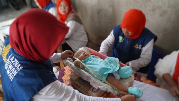 Cegah Stunting, LAZNAS Dewan Dakwah Berikan Kesehatan Gratis