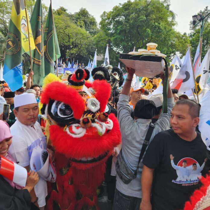 Bawa Simbol Keberagaman, 5 Barongsai Dari Warga Tionghoa Ikut Meriahkan Pendaftaran AMIN di Gedung KPU RI
