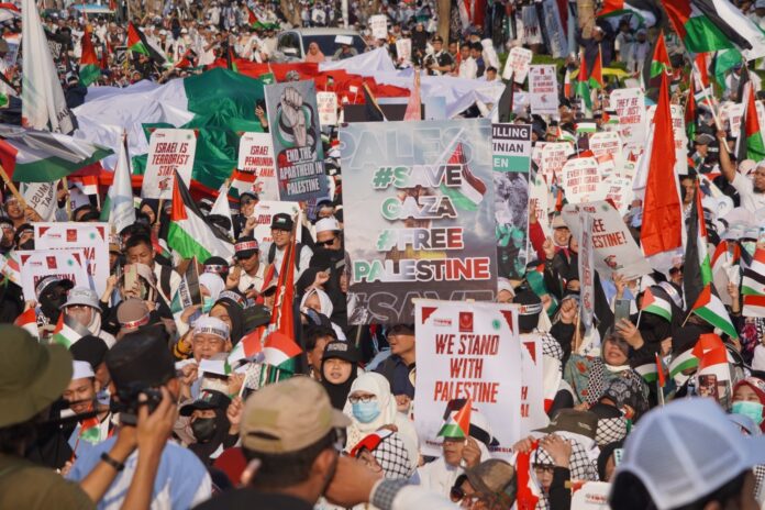 Lawan Pembantaian di Palestina, 1 Juta Massa Bela Palestina Padati Gedung Kedubes AS Jakarta