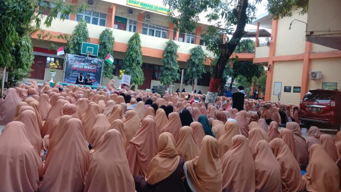 Siswi SMP IT dan SMA IT Wahdah Islamiyah Makassar (Photo: Humas SMP IT Wahdah Islamiyah)