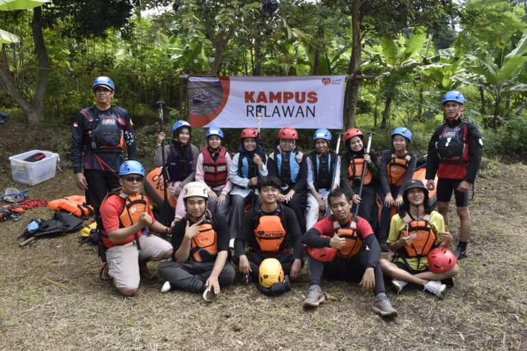 Relawan Rumah Zakat Depok Selengarakan Pelatihan Water Rescue