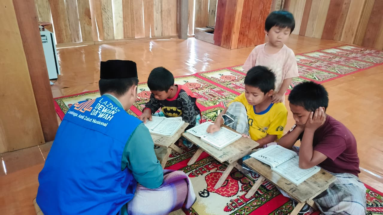 Dakwah di Kp. Opang, Ketulusan Ustaz Riswan di Tengah Kentalnya Adat Aluk Todolo