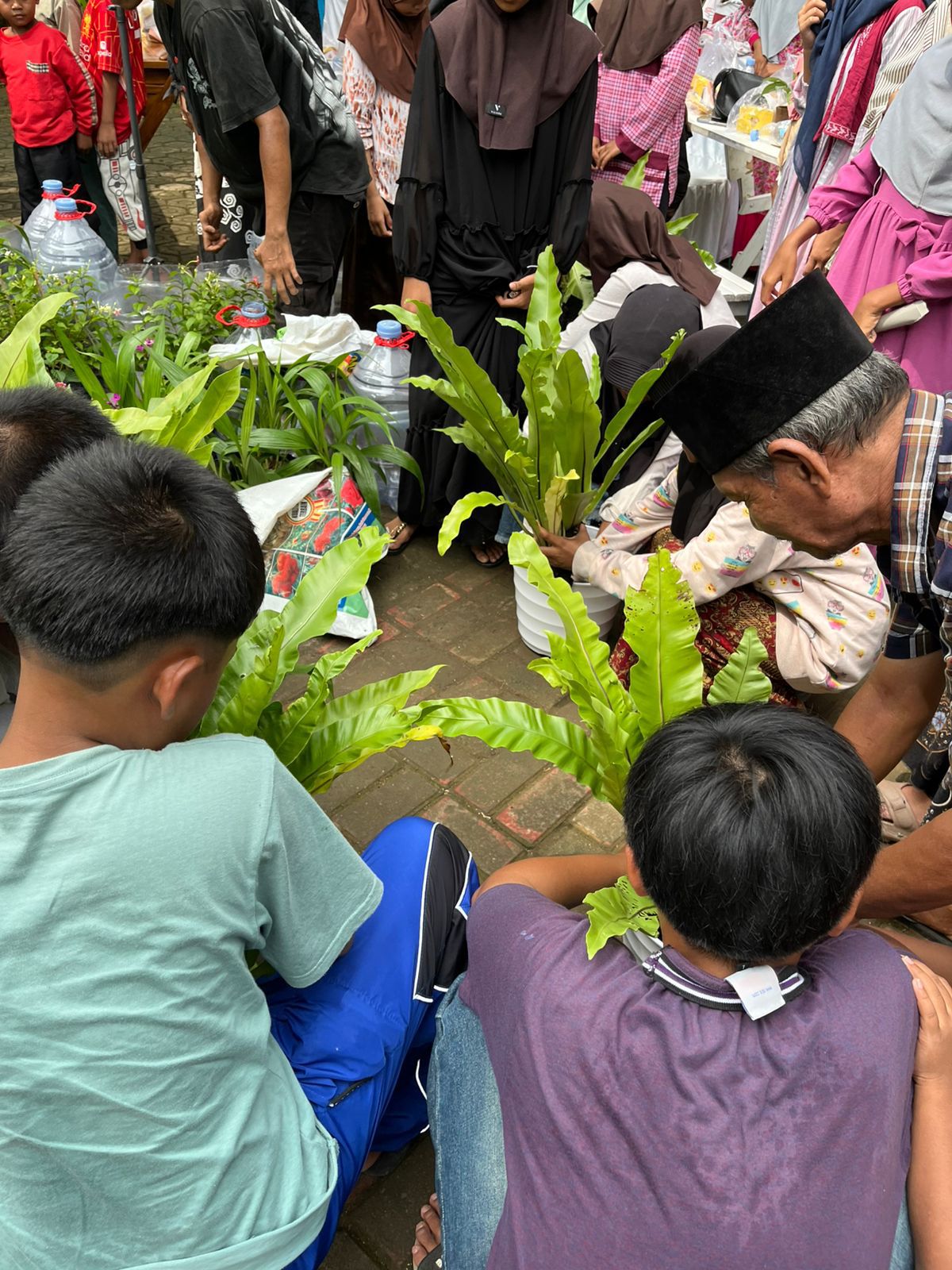 Santri Nurul Ikhsan Bersama Warga Jagapura Wetan Wujudkan Aksi Peduli Lingkungan
